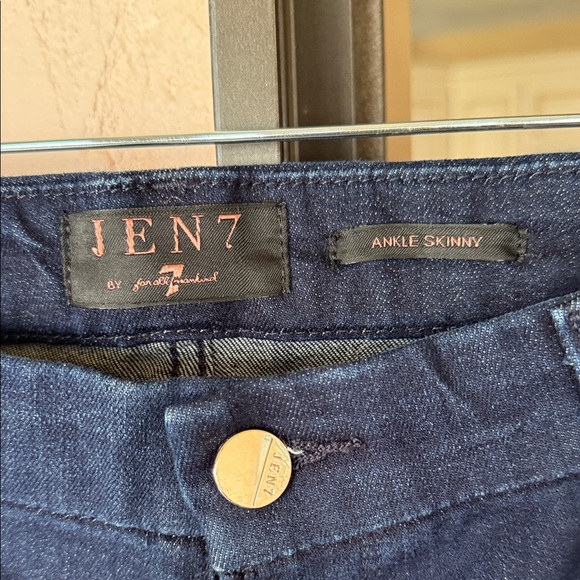 Jen7 Women's Blue Cropped Jeans with Floral Detail - Picture 5 of 11